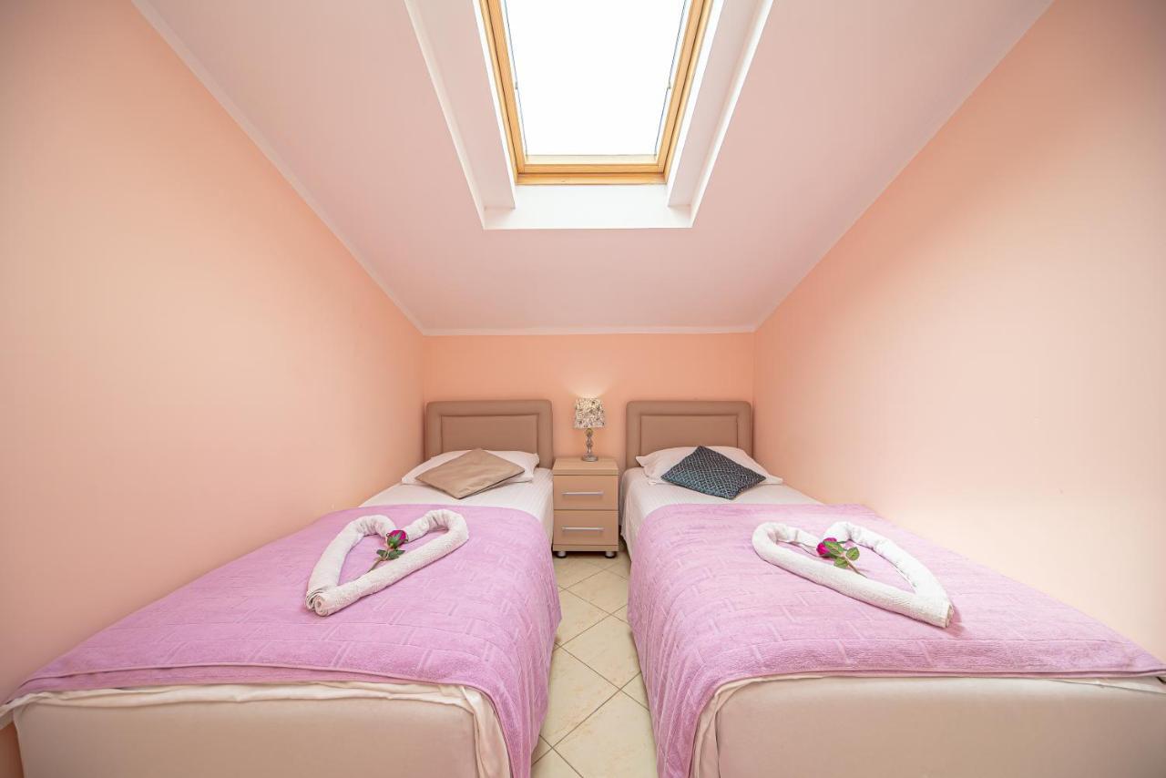 Fairytale 1 And 2 Apartment Budva Bagian luar foto