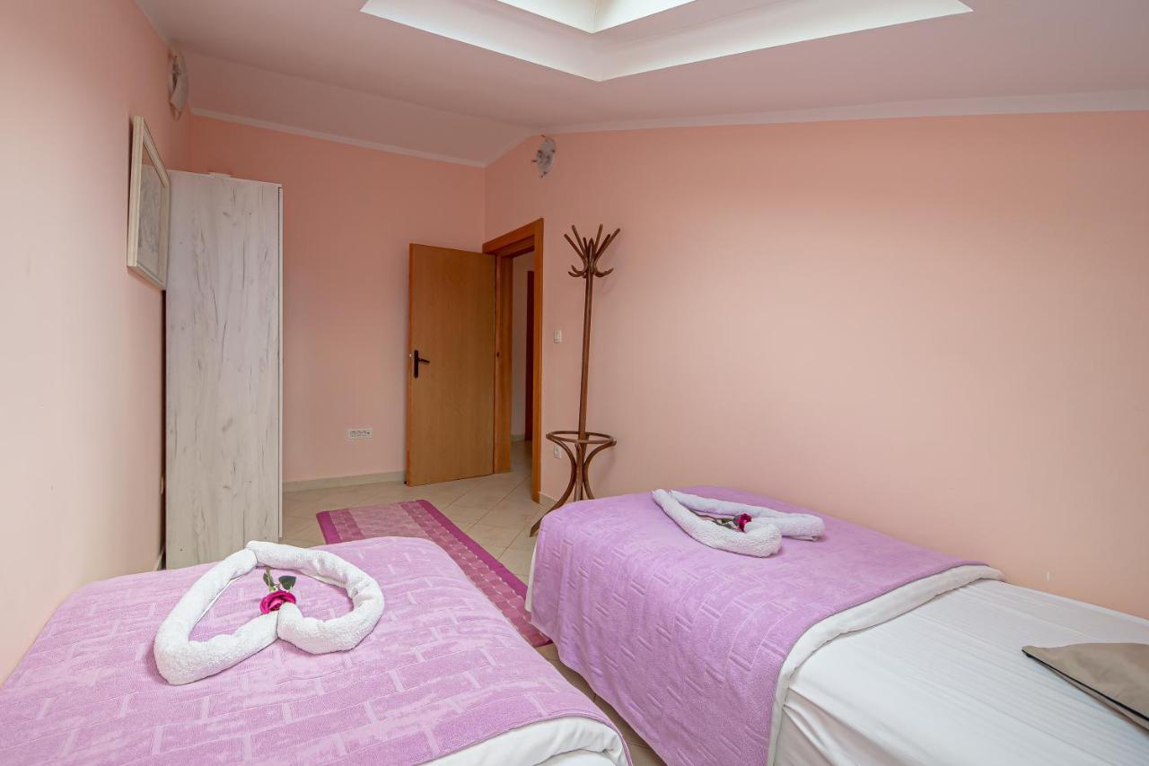 Fairytale 1 And 2 Apartment Budva Bagian luar foto